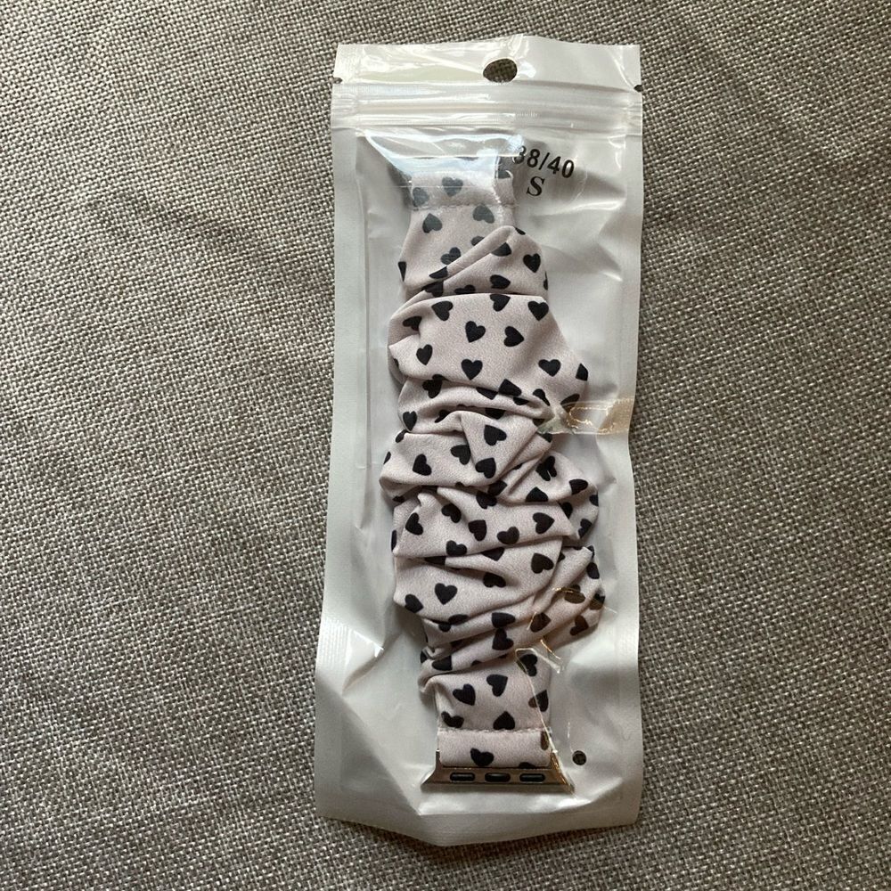 Heart Scrunchie Apple Watch Band - Picture 2 of 7